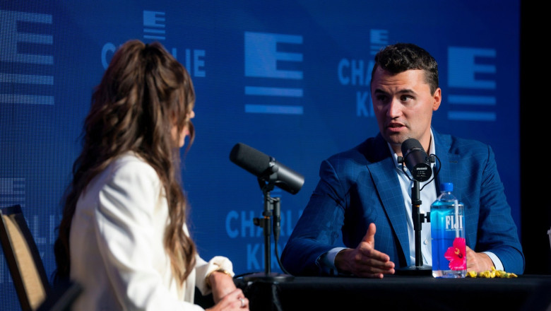 Un activist conservator american, sustinator al lui Donald Trump, a fost impuscat intr-un campus universitar. El a murit la spital Imagine