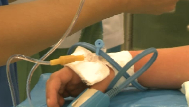 Un adolescent abandonat de mama si neglijat de asistentii sociali a ajuns sa cantareasca 150 de kilograme la 17 ani Imagine