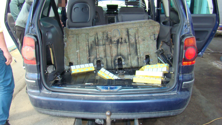 Un adolescent de 15 ani, prins la volanul unei masini cu tigari de contrabanda Imagine