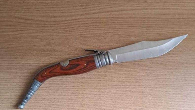 Un adolescent de 16 ani a intrat cu un cutit asupra sa intr-un liceu din Craiova Imagine