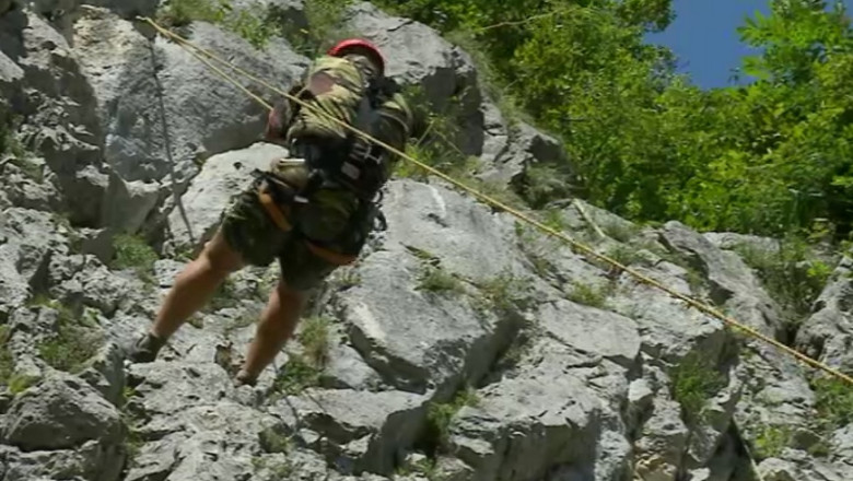 Un alpinist roman a murit dupa ce a cazut in gol 200 de metri de pe Mont Blanc Imagine