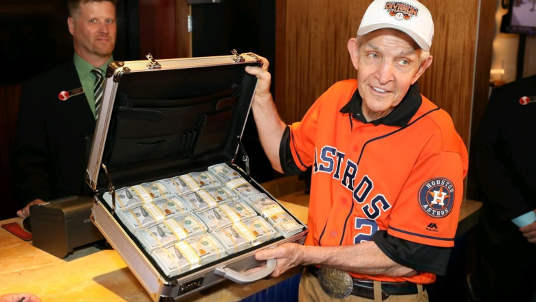 Un american a pariat 10 milioane $ pe echipa lui favorita si a castigat 75 de milioane $. Ce va face „Mack Saltea” cu banii Imagine