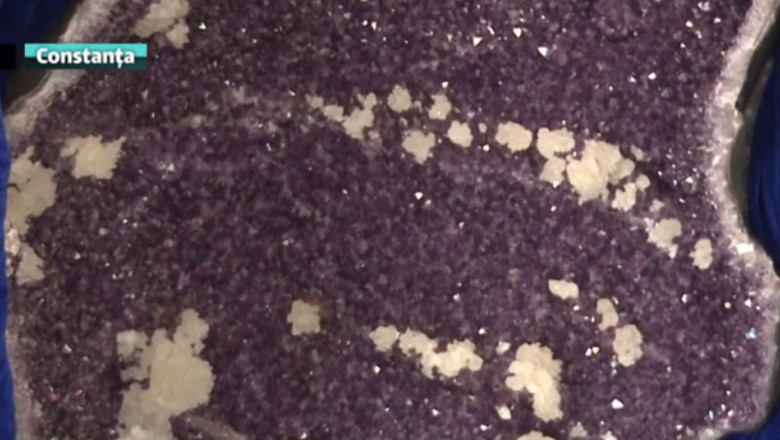 Un ametist de 400 de kg, expus in Mamaia. Acesta este vedeta unei expozitii si a fost adus din Uruguay Imagine