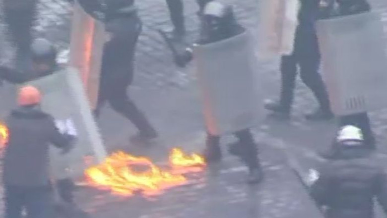 Un an de la Euromaidan. Luptele continua in estul Ucrainei. Armata si rebelii prorusi se acuza reciproc de incalcarea armistitiului Imagine