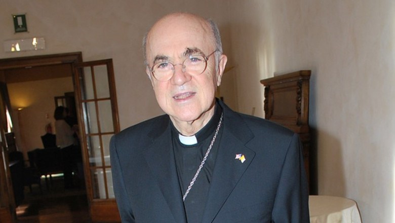 Un arhiepiscop, opozant al papei Francisc, acuzat de schisma si citat sa se prezinte in fata justitiei de la Vatican Imagine