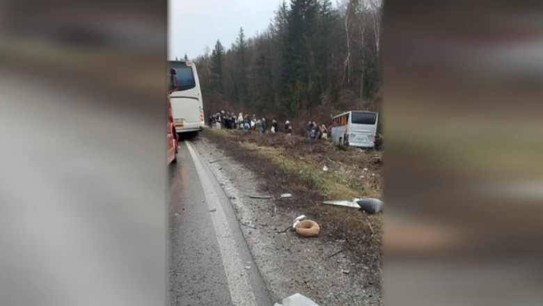 Un autobuz cu turisti din Romania s-a ciocnit cu un camion pe o sosea din Bulgaria. Cel putin 10 raniti Imagine