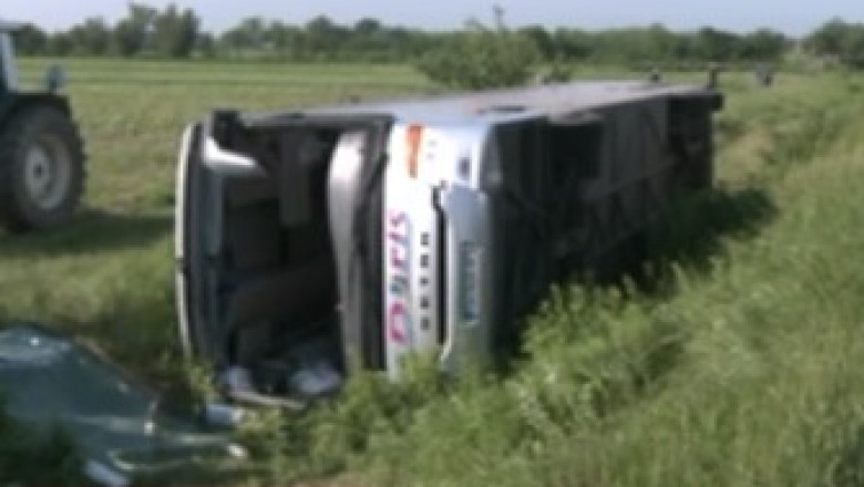 Un autocar a cazut intr-o prapastie, in Mexic. Cel putin 12 persoane au murit Imagine