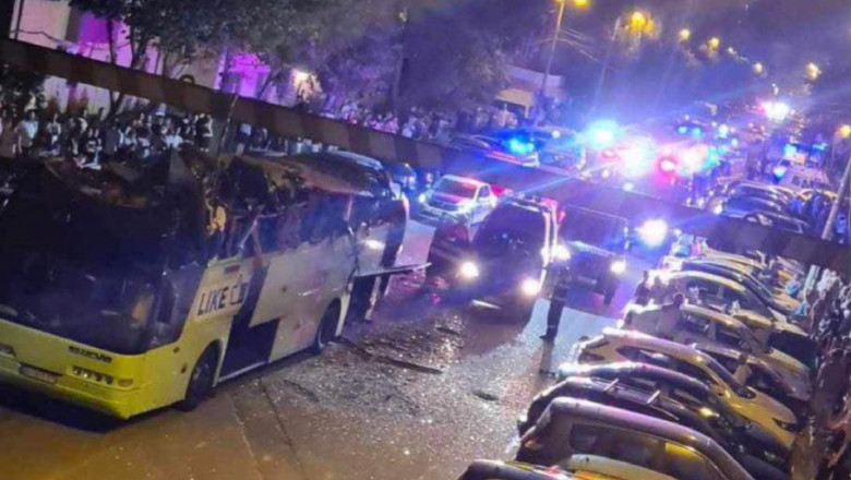 Un autocar cu 40 de ucraineni a intrat intr-un limitator de inaltime, in Navodari. A fost activat Planul Rosu de Interventie Imagine