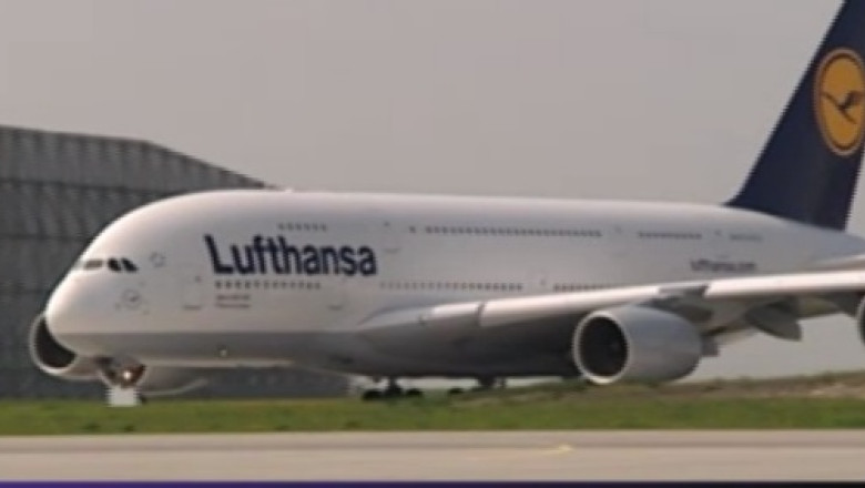 Un avion a lovit doua pasari dupa ce a decolat de la Sibiu Imagine