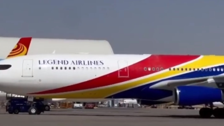 Un avion al companiei romanesti Legend Airlines, suspectat ca a fost folosit pentru trafic de persoane, a fost retinut la sol in Franta Imagine