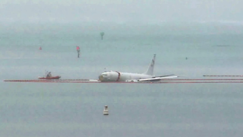 Un avion al Marinei SUA a iesit de pe pista si s-a prabusit in mare, in Hawaii. Avea noua oameni la bord Imagine
