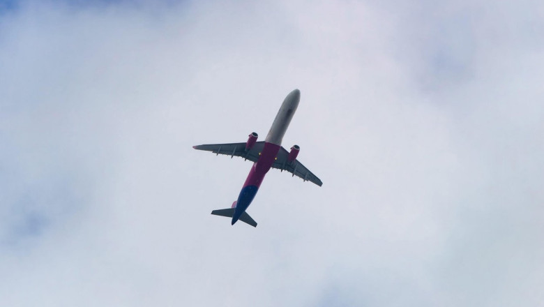Un avion cu peste 100 de pasageri a aterizat de urgenta pe Aeroportul Otopeni, din cauza unor scurgeri de combustibil Imagine