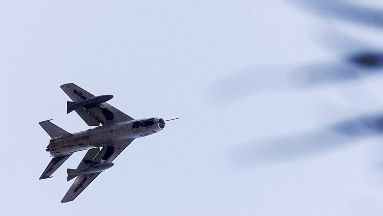 Un avion de lupta chinezesc s-a prabusit si a explodat intr-o zona rezidentiala din centrul Chinei Imagine