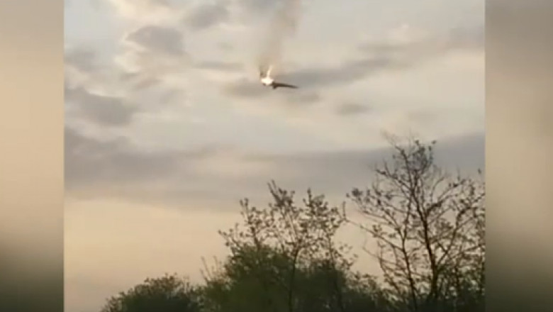 Un avion de lupta s-a prabusit in Rusia dupa ce a atacat cu rachete teritoriul ucrainean. Imagini cu aeronava cuprinsa de flacari Imagine
