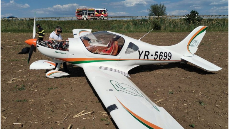 Un avion de mici dimensiuni, al unui om de afaceri din Iasi, a aterizat fortat pe un camp. Pilotul si pasagerul au scapat nevatamati Imagine