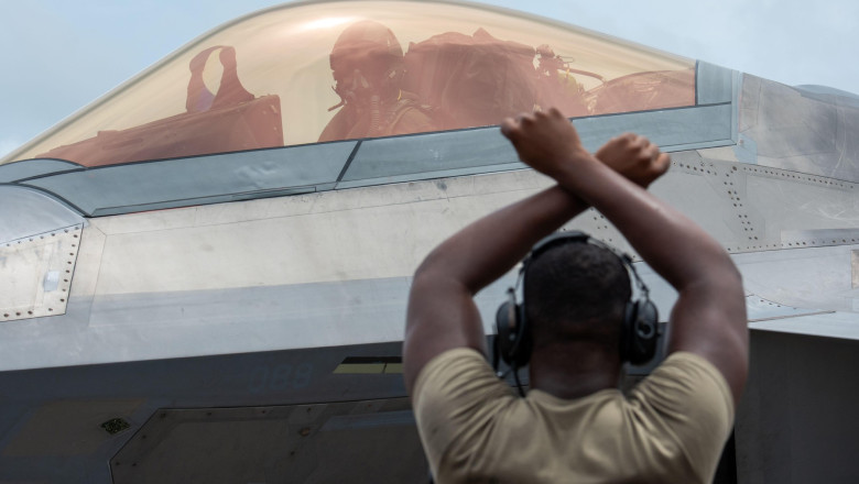 Un avion F-22 Raptor al Fortelor Aeriene ale SUA a facut cea mai lunga lansare a unei rachete aer-aer din istorie Imagine