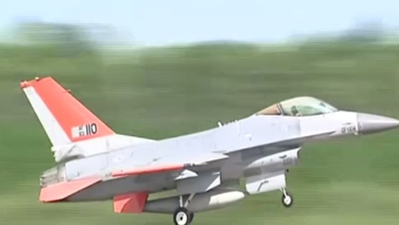 Un avion F16 fara pilot a fost testat in SUA Imagine