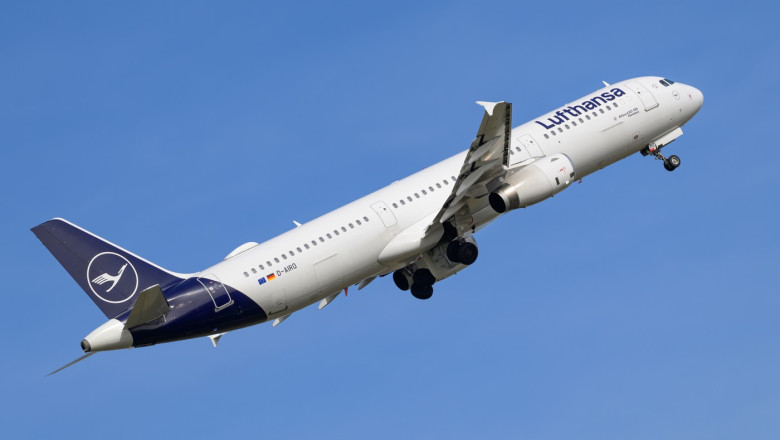 Un avion Lufthansa a zburat fara pilot, dupa ce comandatul a fost blocat in afara cockpitului, iar copilotul a lesinat. Raport oficial Imagine