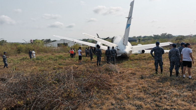 Un avion plin cu pasageri a pierdut o parte din trenul de aterizare si nu a mai ajuns pe pista Imagine