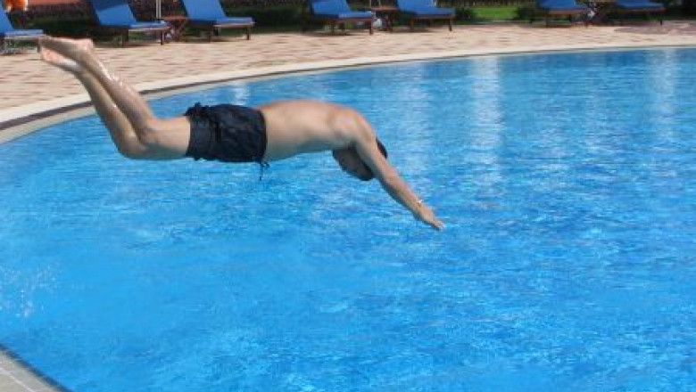 Un baiat de 15 ani s-a inecat intr-un strand din Cluj-Napoca Imagine