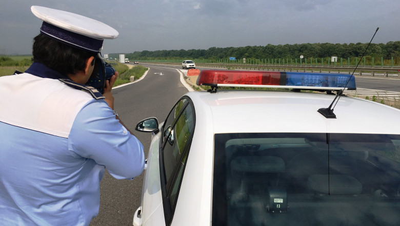 Un baiat de 16 ani a fost prins conducand cu 135 km/h pe o sosea din Buzau Imagine