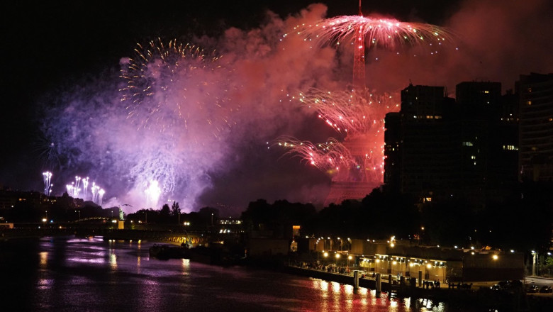 Un baiat de 7 ani si sora lui de 24 de ani au murit loviti de artificii in Franta, de ziua nationala. Autoritatile au deschis o ancheta Imagine