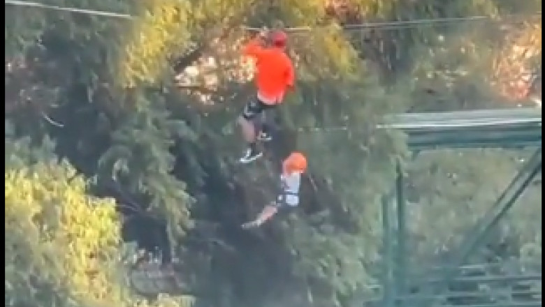 Un baietel de 6 ani a supravietuit miraculos dupa ce a cazut in gol 12 metri in timp ce se dadea pe tiroliana, intr-un parc din Mexic Imagine