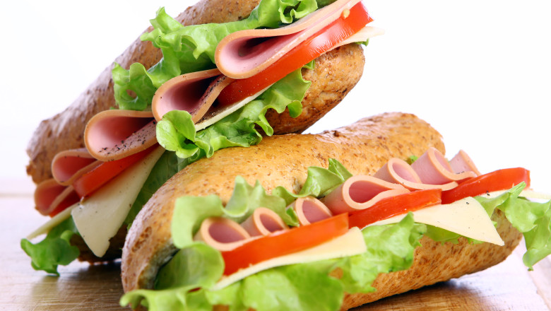 Un bancher, concediat dupa ce si-a inselat angajatorul cu decontarea a doua sandvisuri si doua cafele, a pierdut procesul intentat Imagine