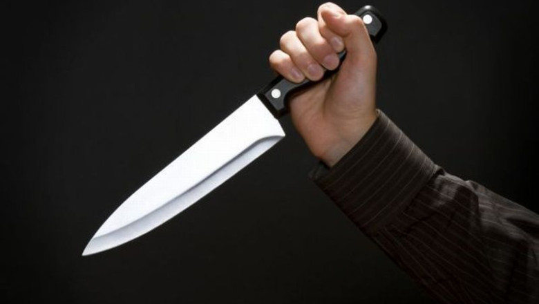 Un barbat a ajuns la spital, dupa ce a fost injunghiat de un sot gelos Imagine