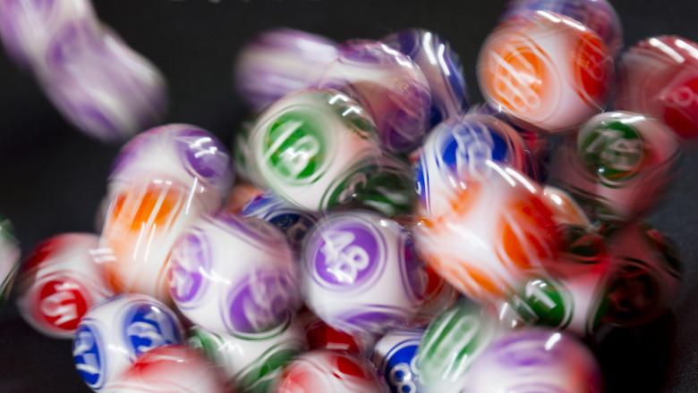 Un barbat a castigat 17 milioane de euro la loto dintr-o greseala: A vrut sa joace intr-o zi, dar a bifat alta Imagine