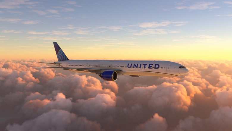 Un barbat a dat in judecata United Airlines, dupa ce a inghitit o bucata de sarma gasita in mancare. Cati bani cere Imagine