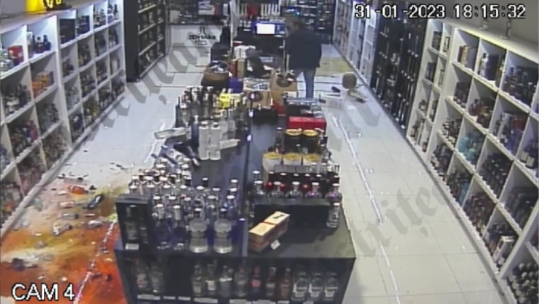 Un barbat a facut ravagii intr-un magazin de bauturi alcoolice din Bistrita. A spart tot ce i-a iesit in cale Imagine