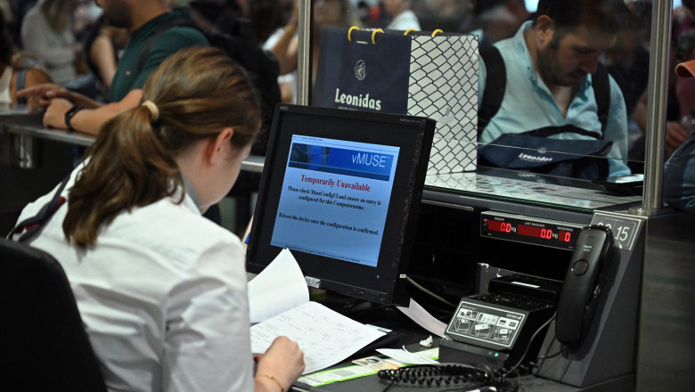 Un barbat a fost arestat in Marea Britanie in legatura cu atacul cibernetic asupra unor mari aeroporturi europene Imagine