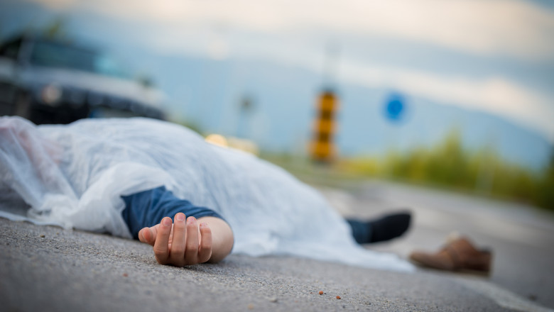 Un barbat a fost gasit mort pe marginea drumului, intre Agigea si Eforie. Politistii incearca sa afle identitatea victimei Imagine