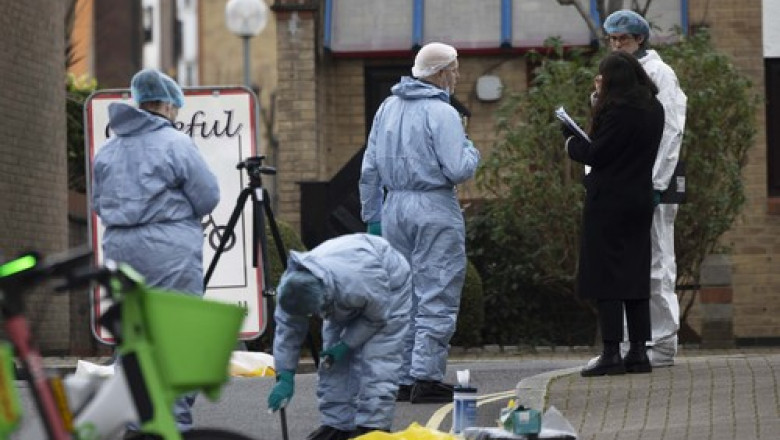 Un barbat a fost impuscat mortal de politie in Londra, dupa ce a amenintat mai multi oameni cu o arbaleta Imagine