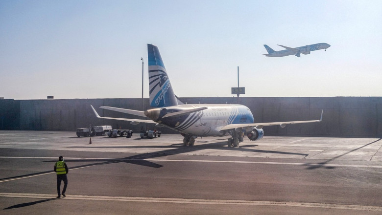 Un barbat a fost inghitit de motorul unui avion pe un aeroport din SUA Imagine