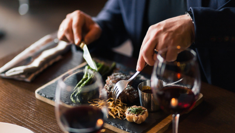 Un barbat a mancat fara sa plateasca de 127 de ori in restaurantele dintr-un oras olandez prefacandu-se ca se simte rau Imagine