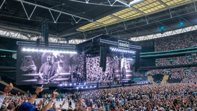 Un barbat a murit in timpul unui concert Oasis, dupa ce a cazut de la tribuna stadionului Wembley. Mesajul transmis de trupa Imagine