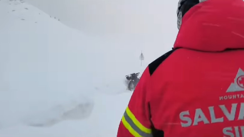 Un barbat care a urcat cu bicicleta in Bucegi, la 1.800 m, a fost recuperat de salvamontisti. „Cand crezi ca le-ai vazut pe toate...” Imagine