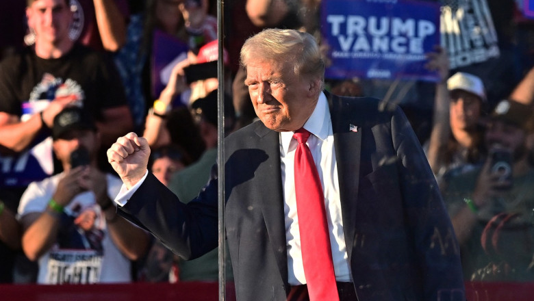 Un barbat care avea mai multe arme asupra sa a fost arestat la mitingul lui Trump din California Imagine