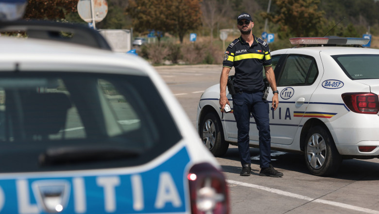 Un barbat care se dadea drept politist a fost arestat, dupa ce a sechestrat trei persoane intr-o masina cu numar fals de inmatriculare Imagine