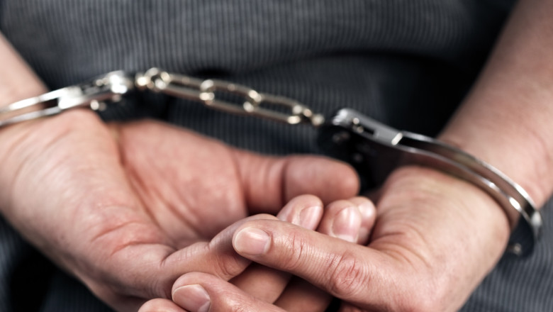 Un barbat care si-a abuzat copiii a fost arestat de politisti. Este acuzat de tratamente umilitoare si corupere sexuala Imagine