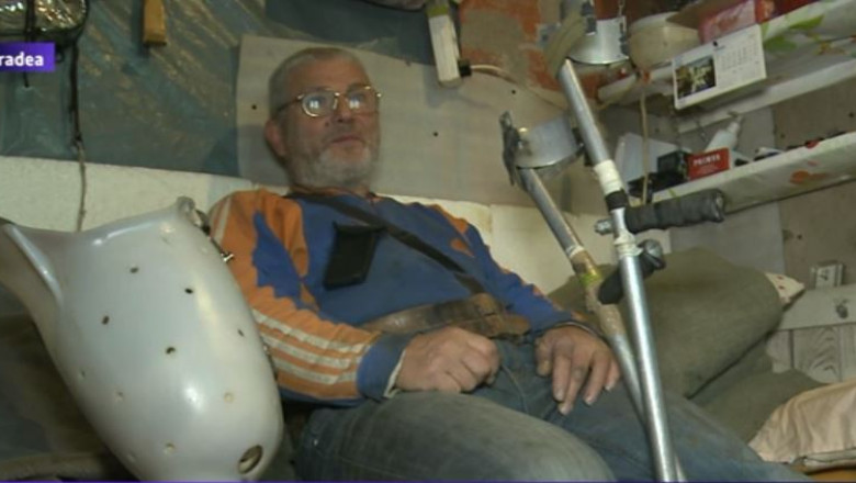 Un barbat cu piciorul amputat din sold, purtat anual pe drumuri pentru ca legea prevede ca s-ar putea vindeca Imagine