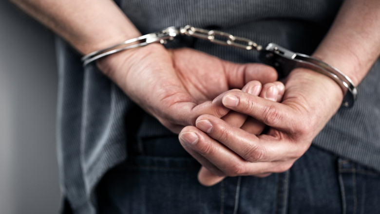 Un barbat de 36 de ani a fost retinut in Mangalia dupa ce ar fi intretinut raporturi sexuale cu doi copii, de sapte si 12 ani Imagine