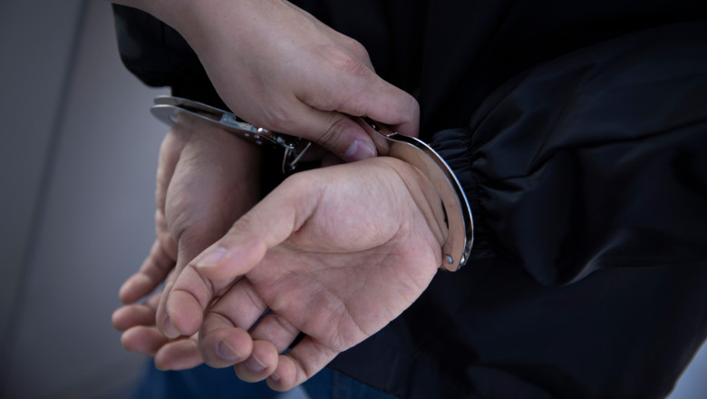 Un barbat de 41 de ani a fost arestat dupa ce a agresat sexual o fetita de 10 ani, pe o strada din Bucuresti Imagine