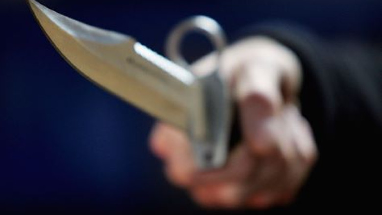 Un barbat din Arges, suspectat ca si-a injunghiat mortal vecinul, a fost retinut de politisti Imagine