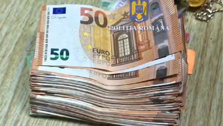 Un barbat din Brasov a ramas fara 76.000 de euro, dupa ce doua femei l-au abordat pe strada si i-au propus o partida de sex Imagine