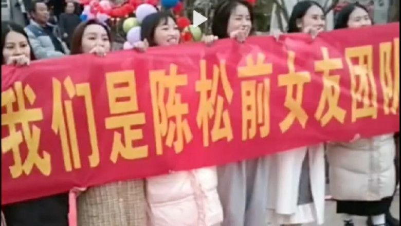 Un barbat din China s-a trezit la nunta lui cu sase dintre fostele iubite care au organizat un protest: „Astazi te vom distruge” Imagine