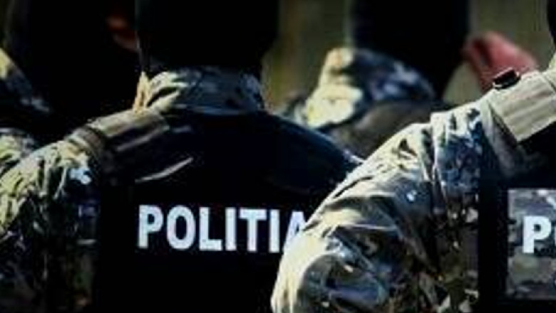 Un barbat din Cluj si-a lovit sotia, apoi s-a baricadat in pod. A fost scos din casa cu mascatii Imagine