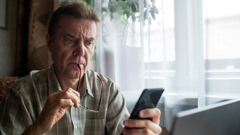 Un barbat din Hunedoara a ramas fara 167.000 de lei din cont, dupa ce a cumparat actiuni fictive de pe internet Imagine